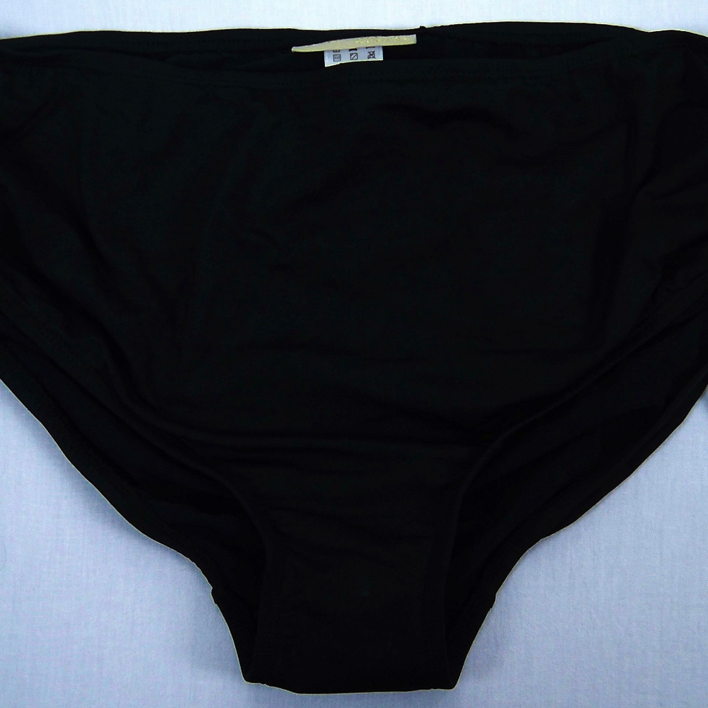 BEACH HOUSE WOMAN Black Plus Size